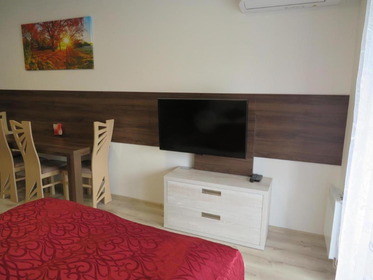 Podhájska Apartman Bohemia מראה חיצוני תמונה